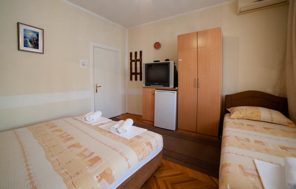 Guesthouse Sidro Ulcinj Exterior photo